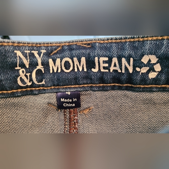 NY & Co. Women's Mom Jeans  High-Rise Medium Wash Denim Size 4 - Picture 3 of 4